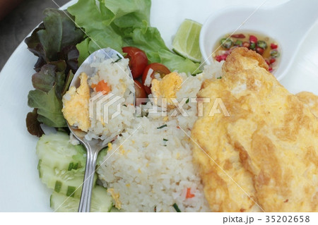 Fried rice with crab and omelet delicious. Fried rice with crab and omelet delicious. 35202658