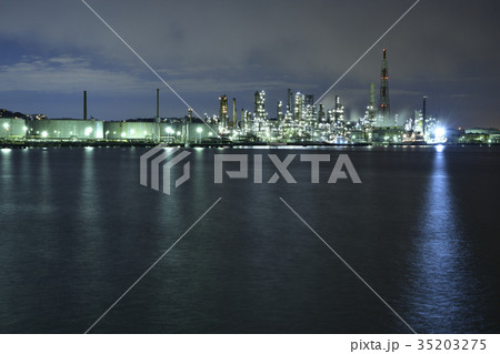 磯子湾の工場夜景 磯子湾の工場夜景 35203275