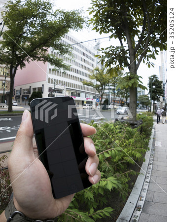 スマートフォンを使う（オーセンティック&POV表現） 35205124