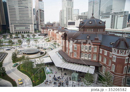 歴史を見つめる赤レンガの東京駅舎 歴史を見つめる赤レンガの東京駅舎 35206582