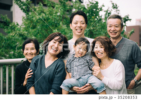 ファミリー写真 親子 三世代 四世代 ファミリー写真 親子 三世代 四世代 35208353