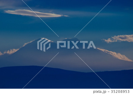 Mountains in the evening 35208953