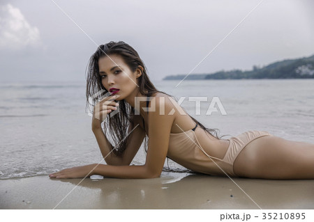 Beautiful sexy Asian model wearing bikini Beautiful sexy Asian model wearing bikini 35210895