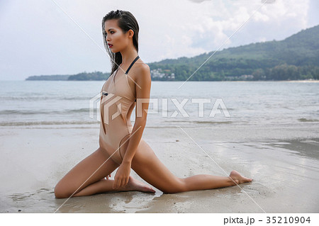 Beautiful sexy Asian model wearing bikini Beautiful sexy Asian model wearing bikini 35210904