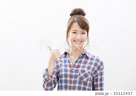 若い女性　グッド　 35212437