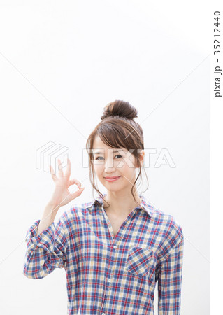 若い女性　オッケー　 35212440