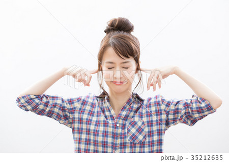 若い女性　ネガティブ　うるさい　 35212635
