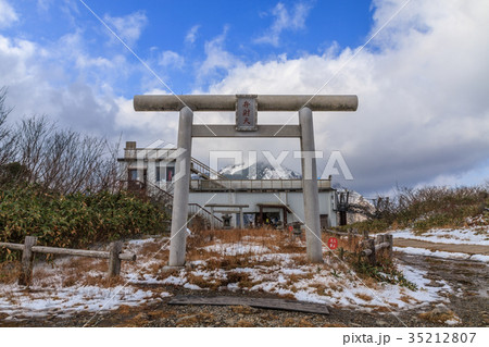 秋の天神峠に鎮座する弁財天の風景 秋の天神峠に鎮座する弁財天の風景 35212807