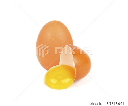 Broken chicken egg isolated on white background Broken chicken egg isolated on white background 35213061