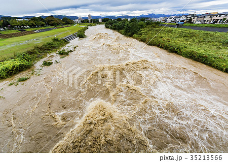 大型台風翌朝の増水 35213566
