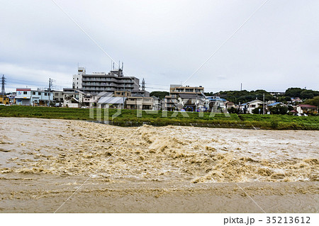 大型台風翌朝の増水 35213612