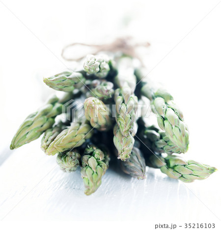 Fresh green asparagus 35216103