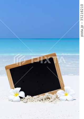 Empty blackboard on sandy beach Empty blackboard on sandy beach 35216210