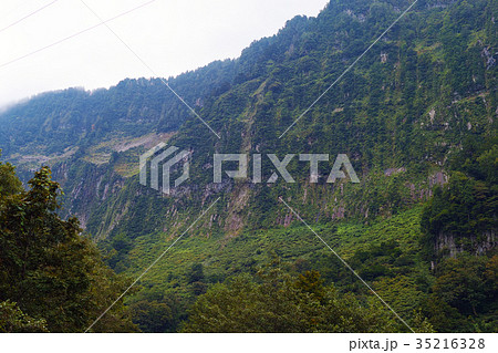 【富山県・立山】悪城の壁（称名滝付近） 35216328