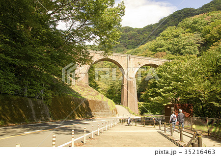 秋のめがね橋 35216463