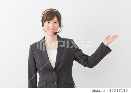 若い女性 ビジネス 考える 若い女性 ビジネス 考える 35217159