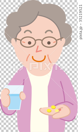 医療　薬飲むシニア女性01 35219521