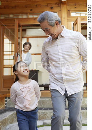 家族 ファミリー 笑顔 35219789