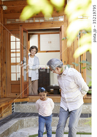 家族 ファミリー 笑顔 35219795