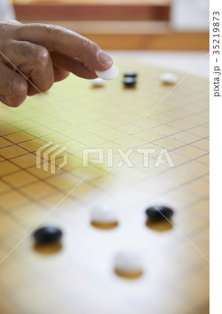 囲碁 碁石 手 35219873
