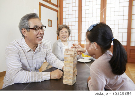 ゲーム 高齢者 老人 35219894