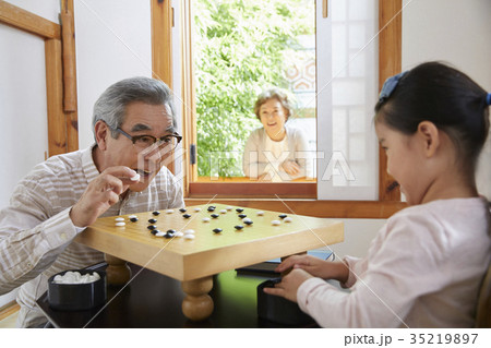 笑顔 微笑 微笑み 35219897