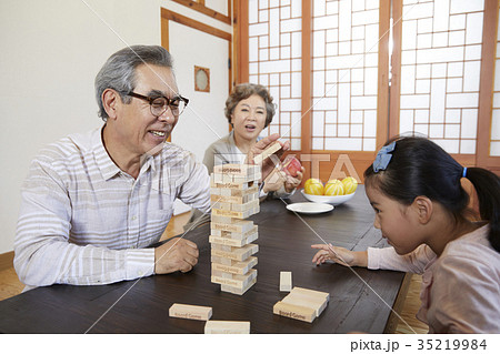ゲーム 高齢者 老人 35219984