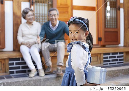 笑顔 微笑 微笑み 35220066