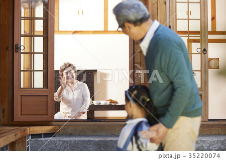 家族 ファミリー 感情 35220074