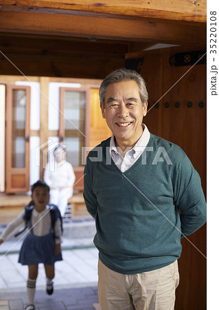 家族 ファミリー 登下校 35220108