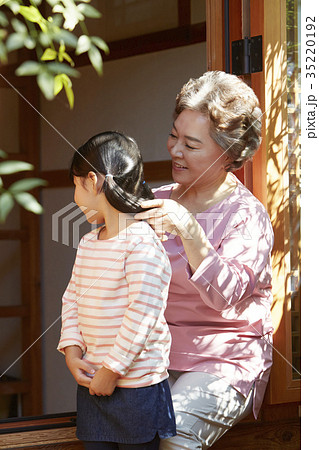 ヘアケア 笑顔 微笑 35220192