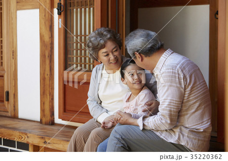 家族 ファミリー 笑顔 35220362