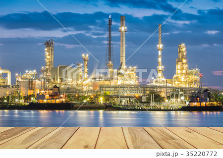Oil refinery 35220772