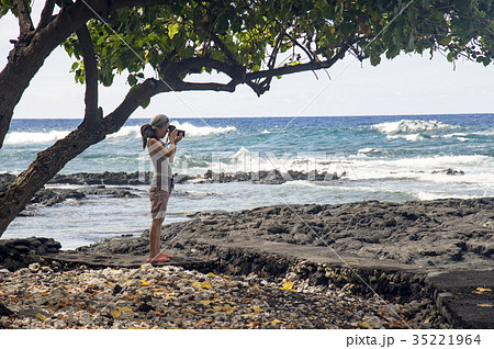 Milolii Beach Park and Women Photographer,Hawaii 35221964