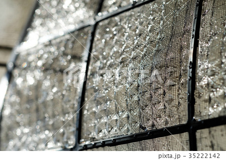 Air filter walls are cleaned by cleansing. 35222142