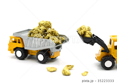 Dump truck and bulldozer Dealing with gold  mine 35223333