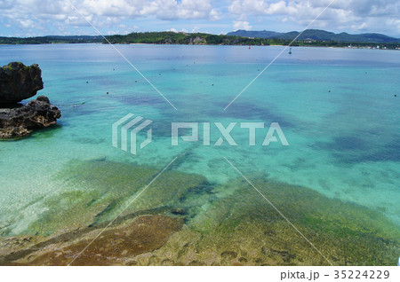 沖縄県・古宇利島・チグヌ浜 沖縄県・古宇利島・チグヌ浜 35224229