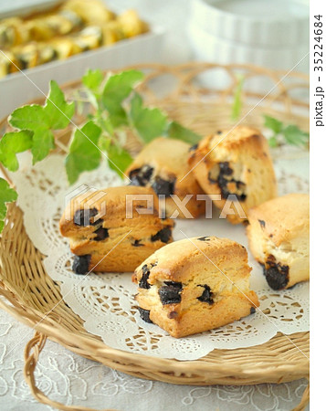 チョコチャンクスコーンとフラン　 35224684