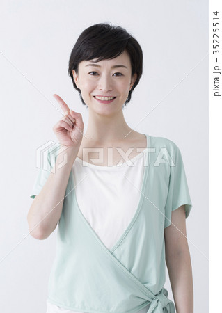 アラフォー女性ヨガイメージ アラフォー女性ヨガイメージ 35225514