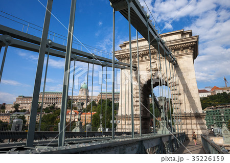 Chain Bridge and Buda Castle in Budapest 35226159