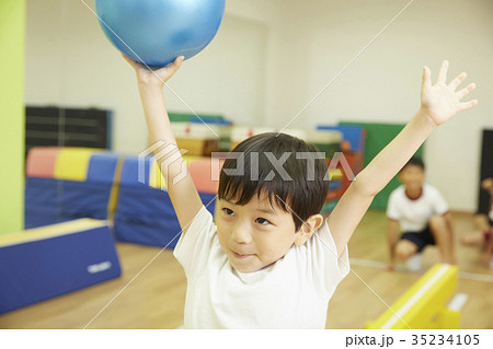 体操教室 子供 平均台 ボール トレーニング 体操教室 子供 平均台 ボール トレーニング 35234105