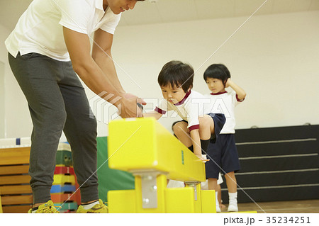 体操教室　平均台　バランス　キッズ 35234251