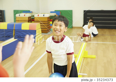 体操教室 子供 平均台 ボール トレーニング 体操教室 子供 平均台 ボール トレーニング 35234373