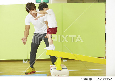 体操教室　子供　指導　平均台 35234452