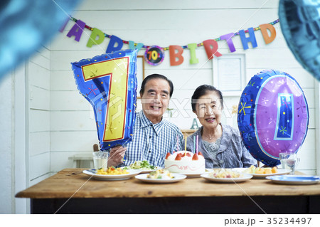老夫婦のお祝い 35234497