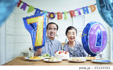 老夫婦のお祝い 35234503