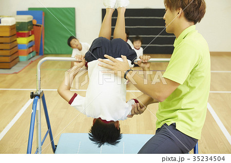 体操教室　鉄棒　キッズ 35234504