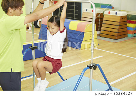 体操教室　鉄棒　キッズ 35234527