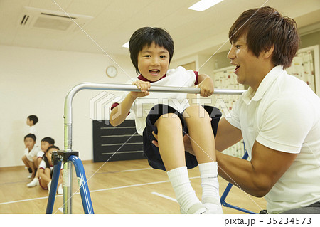 体操教室　鉄棒　キッズ 35234573