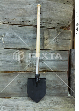 Shovel rescue. 35236898